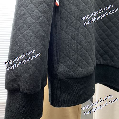 活用できるアイテム 2022新作 モンクレール MONCLER しっかり暖かな感じ プルオーバーパーカー モンクレールコピーブランド 2色可選