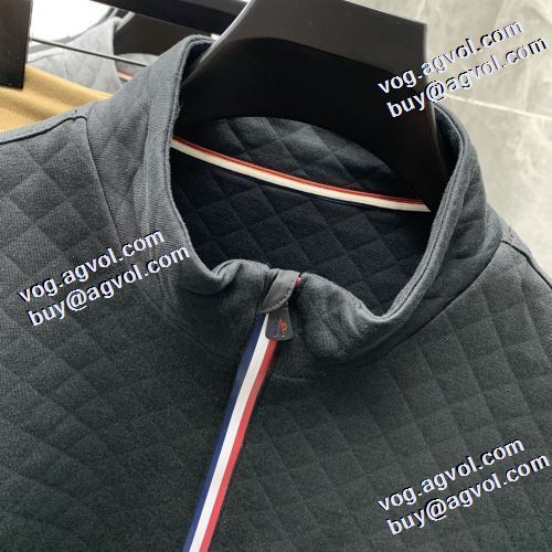 活用できるアイテム 2022新作 モンクレール MONCLER しっかり暖かな感じ プルオーバーパーカー モンクレールコピーブランド 2色可選