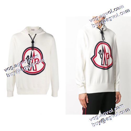 モンクレールスーパーコピー 2022新作 秋の定番 パーカー 飽きのこないデザイン モンクレール MONCLER 2色可選 洗練を十分に演出する