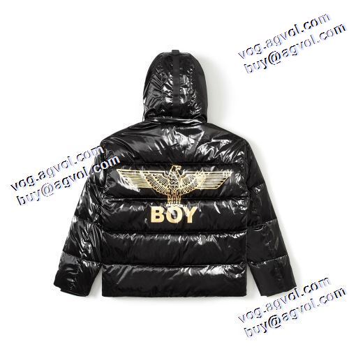 実用性に溢れるアイテム 風も通さない ボーイロンドン BOY LONDON 着心地 の良い ライトダウンジャケット 保温性を発揮する ボーイロンドンコピー 2021秋冬 落ち着いた感覚 フードづき
