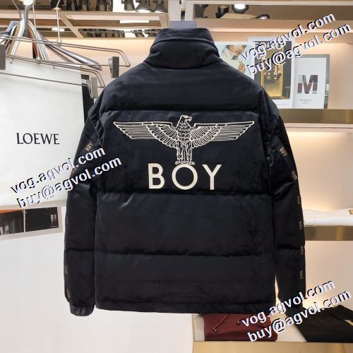 ボーイロンドン偽物ブランド 上品な輝きを放つ形 ボーイロンドン BOY LONDON ステンカラー 高級感を引き立てる 2021秋冬 ダウンジャケット メンズ 肌触り柔らかく ポケットづき 保温効果は抜群 