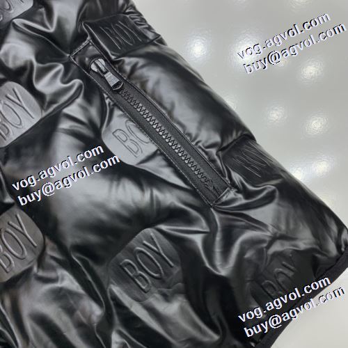 人気新品★超特価★ ボーイロンドンコピー 2021秋冬 撥水性がある 軽量ダウンジャケット ベスト 身体を保温できる ポケットづき ふわふわな感触 ボーイロンドン BOY LONDON 大絶賛の履き心地! ボトムスを選ばずに着用できるアイテ