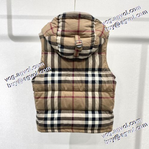2021秋冬 バーバリー BURBERRY ダウンジャケット ベスト フード部分は取り外し可能 ポケットづき 使い勝手が良く ボディラインにぴったり 上品に着こなせ バーバリーブランド 偽物 通販