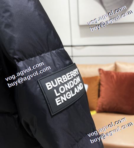 2021秋冬 優しくボーディを包んでくれる バーバリー BURBERRY 2色可選 バーバリー偽物ブランド 着心地 の良い 海外セレブ愛用 ダウンプレミアムダウンジャケット 使い勝手が良く フードづき