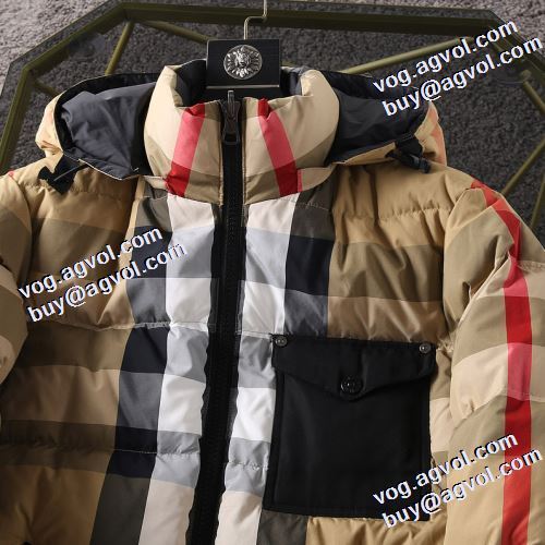 リバーシブル仕様 機能性も備えたアイテム バーバリー BURBERRY フードづき バーバリーコピー 2021秋冬 チェック柄 ポケットづき 何にでも合わせ易く格好良く決まる ライトダウンジャケット