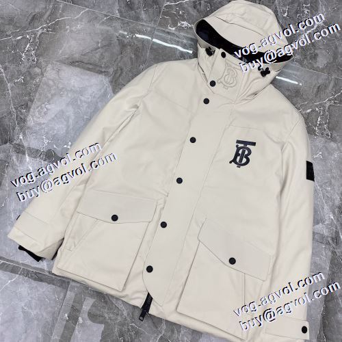 2021秋冬 自信有りの一着 寄り添える商品に生まれ変わる フードづき バーバリー BURBERRY 2色可選 ライトダウンジャケット 人気商品登場 ポケットづき 落ち着いた感覚 バーバリー偽物ブランド