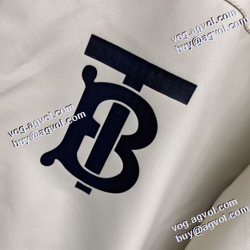 2021秋冬 自信有りの一着 寄り添える商品に生まれ変わる フードづき バーバリー BURBERRY 2色可選 ライトダウンジャケット 人気商品登場 ポケットづき 落ち着いた感覚 バーバリー偽物ブランド