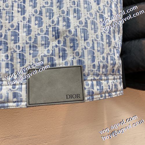 ディオールスーパーコピー おしゃれに絶大な人気の 2021秋冬 ディオール DIOR 軽量ダウンジャケット 堪能できるコート 花プリントデザインジャケット 適度な厚み こだわりのコート 風合いの出る