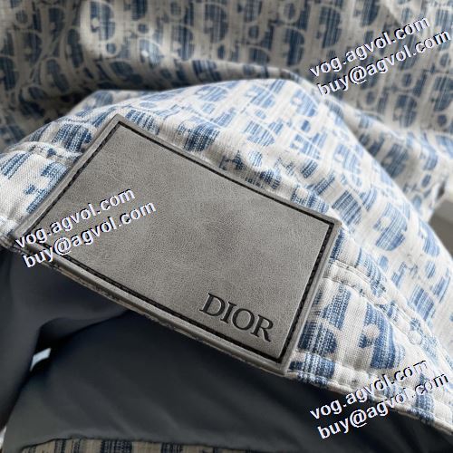 ディオールスーパーコピー おしゃれに絶大な人気の 2021秋冬 ディオール DIOR 軽量ダウンジャケット 堪能できるコート 花プリントデザインジャケット 適度な厚み こだわりのコート 風合いの出る