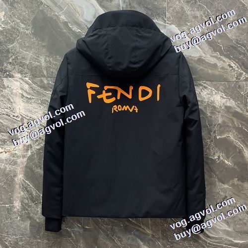 フェンディ FENDI 使い勝手が良く フェンディブランド 偽物 通販 上品な色合い ライトダウンジャケット 2021秋冬 しっとりなめらかな極上の肌触り ポケットづき 2色可選 フィルパワーの高い 防寒具としての機能もバッチリ