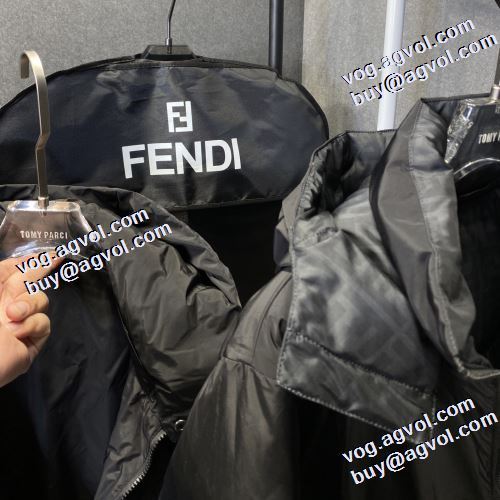 2021秋冬 フェンディスーパーコピー 激安 防風性にも優れた フェンディ FENDI 耐久性のある メンズ ダウンジャケット 2色可選 ポケットづき 着心地がクセになる フード部分は取り外し可能 ふわふわな感触 