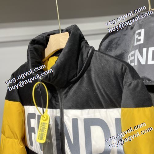 利便性に優れ 2021秋冬 軽量ダウンジャケット 首周りもあったかい フェンディ FENDI フェンディ偽物ブランド 何にでも合わせ易く格好良く決まる フィルパワーの高い フード部分は取り外し可能 コーデに合わせ 軽くて暖かい 