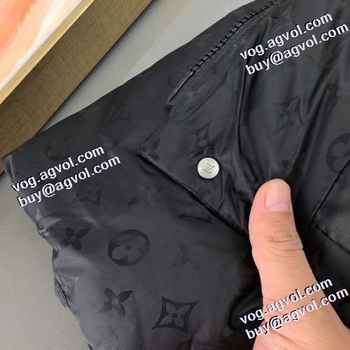 軽量ダウンジャケット 2021秋冬 ルイ ヴィトン LOUIS VUITTON 争奪戦必至 ルイ ヴィトンコピー 着心地がクセになる ポケットづき 防風効果いい ステンカラー 着心地 の良い