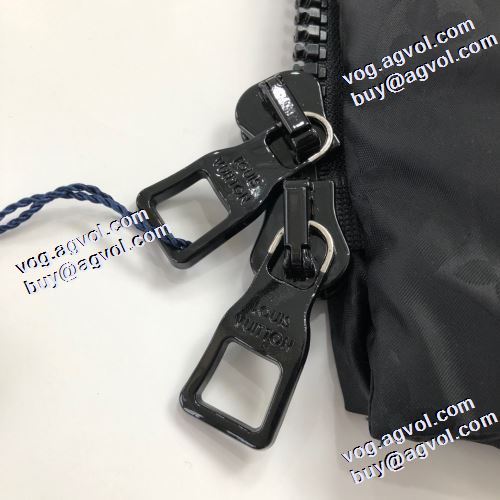 軽量ダウンジャケット 2021秋冬 ルイ ヴィトン LOUIS VUITTON 争奪戦必至 ルイ ヴィトンコピー 着心地がクセになる ポケットづき 防風効果いい ステンカラー 着心地 の良い