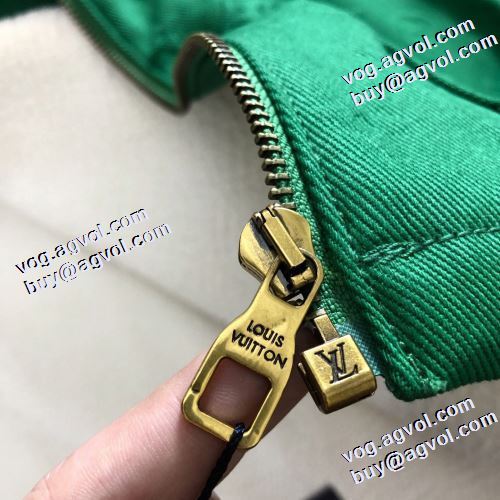 ジャケット 今一番HOTな新品 ルイ ヴィトン LOUIS VUITTON 堪能できるコート ウールコート ルイ ヴィトンスーパーコピー 代引 2021秋冬 ステンカラーコート 風合いの出る