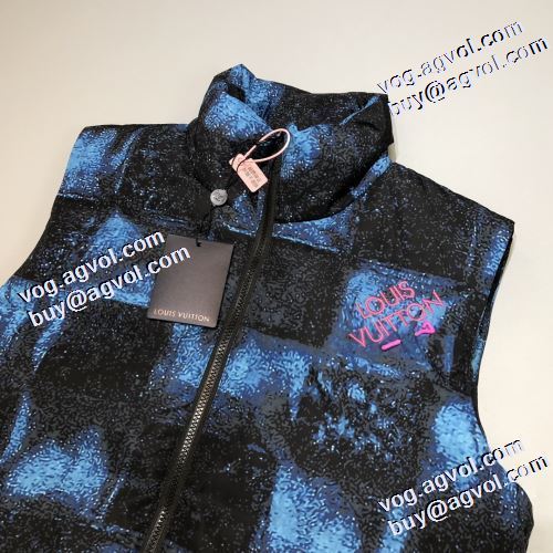 2021秋冬 ルイ ヴィトンスーパーコピー 軽量ダウン ベスト 大好評 ステンカラー ルイ ヴィトン LOUIS VUITTON 軽くて暖かい 目が覚めるような鮮やかな色