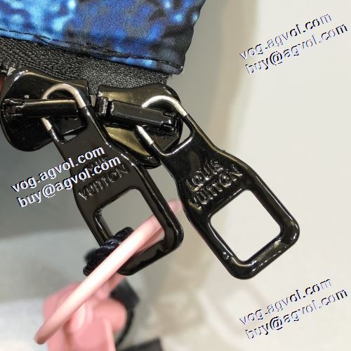 2021秋冬 ルイ ヴィトンスーパーコピー 軽量ダウン ベスト 大好評 ステンカラー ルイ ヴィトン LOUIS VUITTON 軽くて暖かい 目が覚めるような鮮やかな色