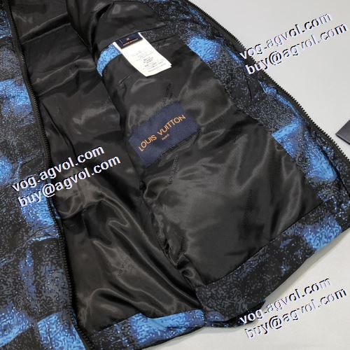 2021秋冬 ルイ ヴィトンスーパーコピー 軽量ダウン ベスト 大好評 ステンカラー ルイ ヴィトン LOUIS VUITTON 軽くて暖かい 目が覚めるような鮮やかな色