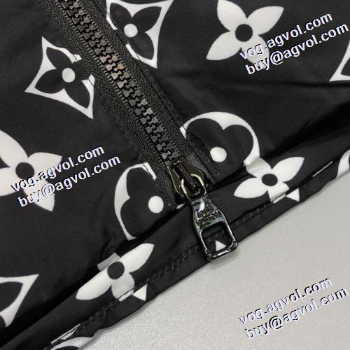 定番のアイテム ルイ ヴィトンコピー 着心地 の良い ルイ ヴィトン LOUIS VUITTON 上品な色合い ダウンジャケット ベスト 2021秋冬 着心地がクセになる ふわふわな感触