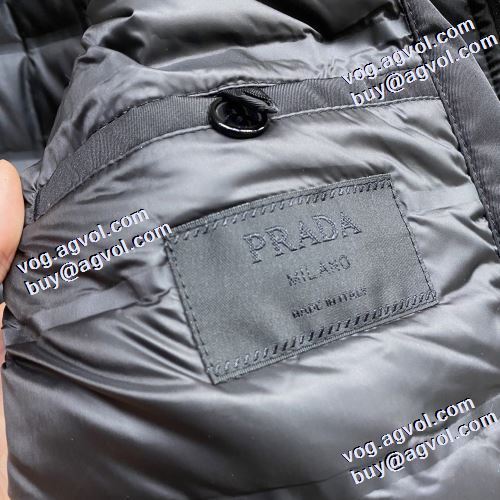 ステンカラー プラダブランド コピー 2色可選 2021秋冬 プラダ PRADA ダウンジャケット 豊富なサイズ 落ち着いた感覚