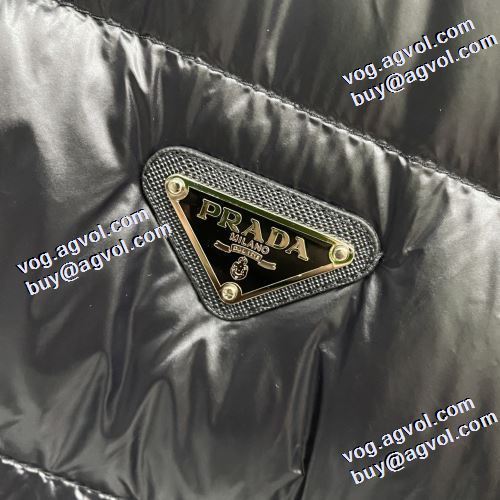 柔らかな質感 ライトダウンジャケット 2色可選 プラダ PRADA 2021秋冬 プラダコピーブランド 着痩せ効果もある しっとりなめらかな極上の肌触り