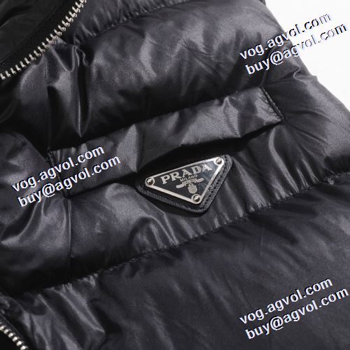 2021秋冬 存在感のある プラダ PRADA 落ち着いた感覚 プラダブランド 偽物 通販 ライトダウンジャケット 3色可選 ステンカラー 軽くて暖かい