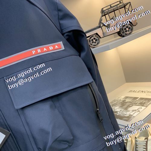 プラダ PRADA 軽量ダウンジャケット 注目のアイテム 首周りもあったかい 2色可選 プラダブランドスーパーコピー 汚れしにくい  2021秋冬