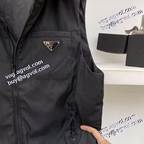 軽量ダウンジャケット 極上の着心地 プラダ PRADA スリムなシルエットデザイン 2022新作 プラダスーパーコピー 激安 2色可選