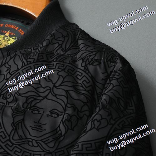 防風性にも優れた ヴェルサーチスーパーコピー 激安 2021秋冬 ヴェルサーチVERSACE ダウンジャケット ポップ 汚れしにくい