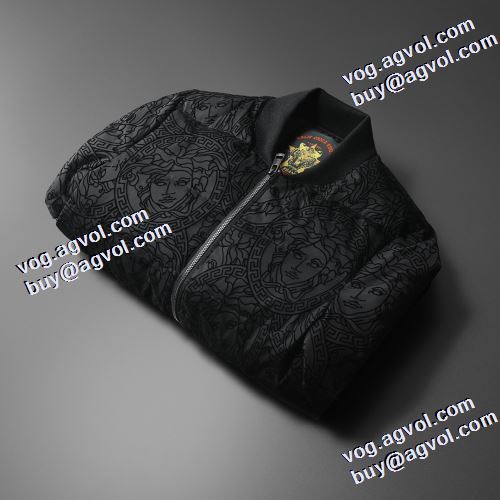 防風性にも優れた ヴェルサーチスーパーコピー 激安 2021秋冬 ヴェルサーチVERSACE ダウンジャケット ポップ 汚れしにくい