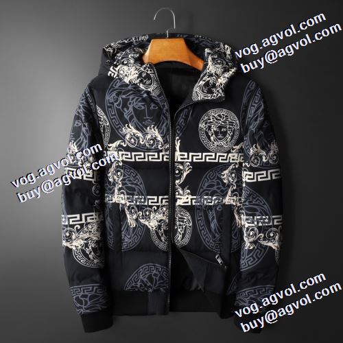 着心地 の良い フード取り外し不可 ヴェルサーチスーパーコピー 2021秋冬 ヴェルサーチVERSACE ダウンジャケット 高品質 人気
