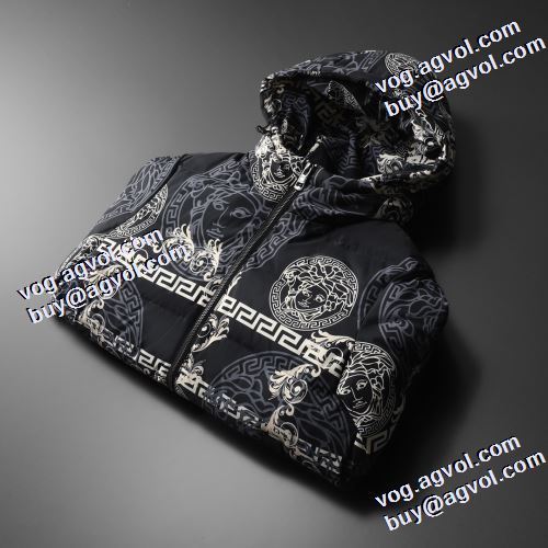 着心地 の良い フード取り外し不可 ヴェルサーチスーパーコピー 2021秋冬 ヴェルサーチVERSACE ダウンジャケット 高品質 人気