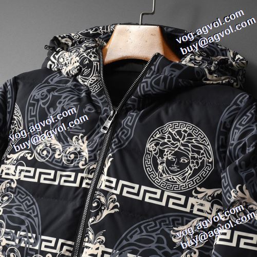 着心地 の良い フード取り外し不可 ヴェルサーチスーパーコピー 2021秋冬 ヴェルサーチVERSACE ダウンジャケット 高品質 人気