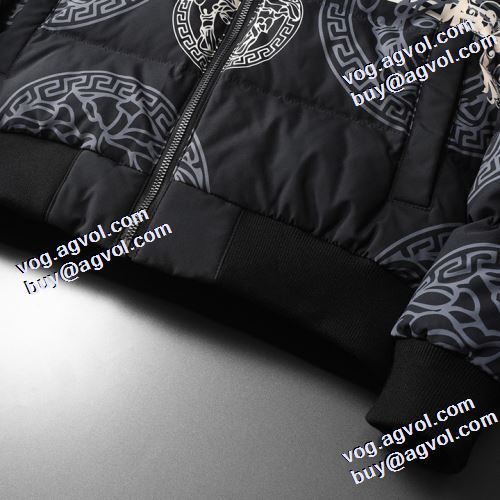 着心地 の良い フード取り外し不可 ヴェルサーチスーパーコピー 2021秋冬 ヴェルサーチVERSACE ダウンジャケット 高品質 人気