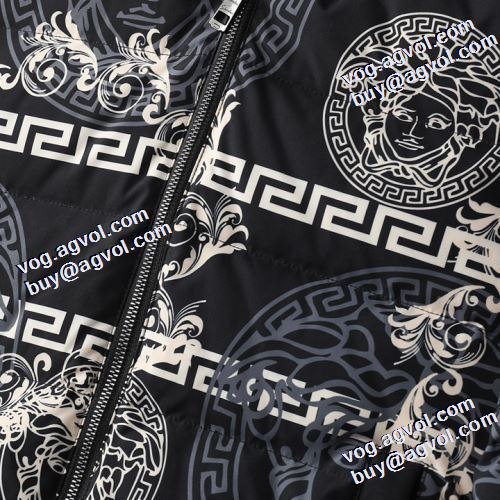 着心地 の良い フード取り外し不可 ヴェルサーチスーパーコピー 2021秋冬 ヴェルサーチVERSACE ダウンジャケット 高品質 人気