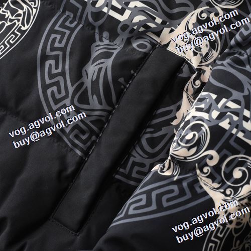 着心地 の良い フード取り外し不可 ヴェルサーチスーパーコピー 2021秋冬 ヴェルサーチVERSACE ダウンジャケット 高品質 人気