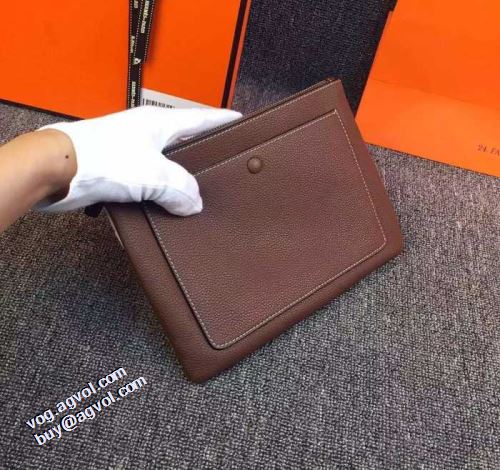 春夏に最も需要のある エルメスブランドコピー ポーチ 2021春夏 エルメス HERMES 2色可選 小型 軽量 ムダな装飾を排したデザイン 