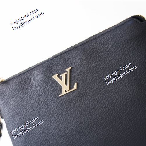 LOUIS VUITTONコピーブランド ファション性の高い 2021秋冬 ルイ ヴィトンコピーかばんを手に持つ 高級本革