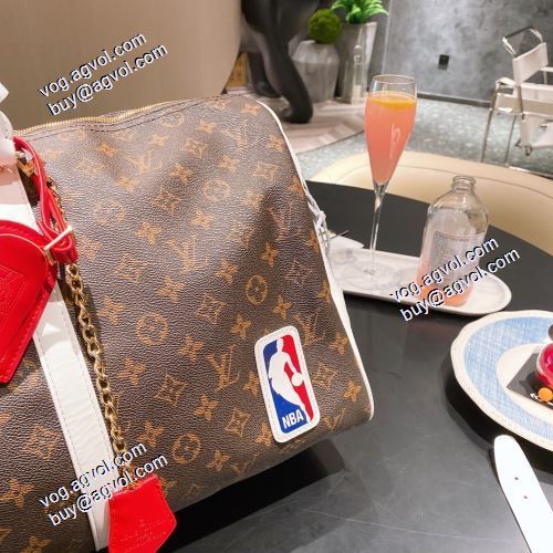 希少価値大！4色可選 ルイ ヴィトンブランドスーパーコピー 2021秋冬 ルイ ヴィトン LOUIS VUITTON スーツケース 非凡な容量