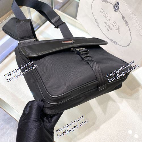 ショルダーバッグ ムダな装飾を排したデザイン 2021春夏 人気商品 プラダ PRADAコピー