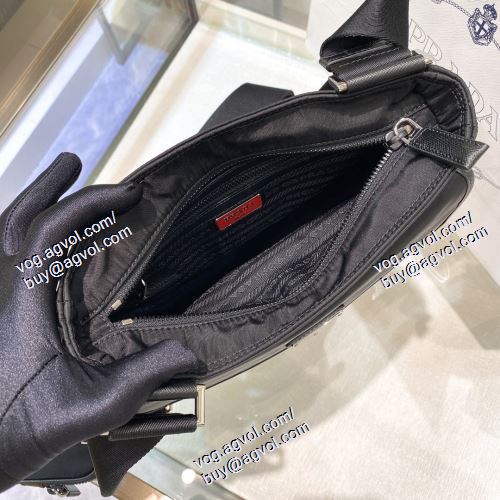 ショルダーバッグ ムダな装飾を排したデザイン 2021春夏 人気商品 プラダ PRADAコピー