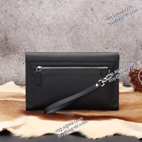  PRADAコピーブランド ポーチ 大容量 巾着 完売品！プラダ PRADA 2021春夏