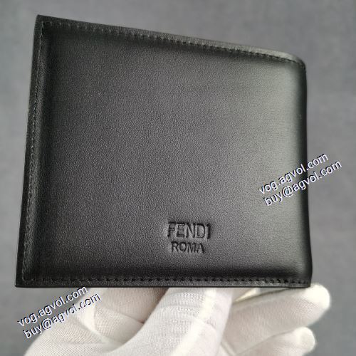  FENDI偽物ブランド 2021春夏 財布/ウォレット 二つ折り財布 爆買いセール チェーンウオレット ★安心★追跡付 フェンディ FENDI 