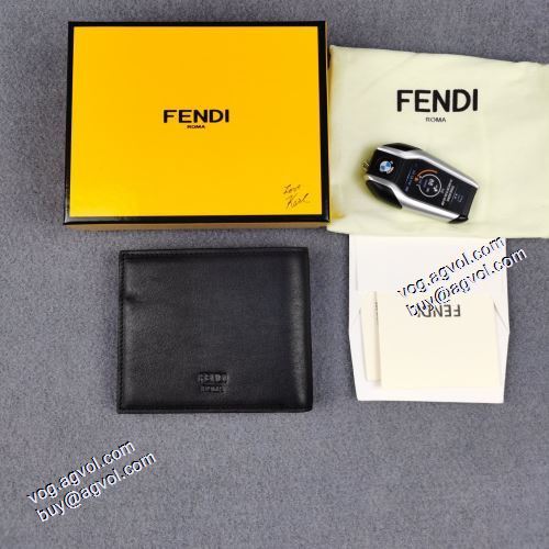  フェンディ FENDI チェーンウオレット 紙幣入れ 多機能 財布/ウォレット 2021春夏 プレゼントに FENDIスーパーコピー 代引 