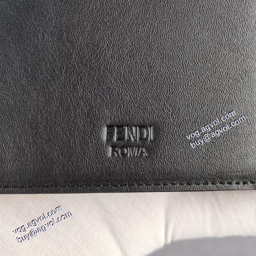  フェンディ FENDI チェーンウオレット 紙幣入れ 多機能 財布/ウォレット 2021春夏 プレゼントに FENDIスーパーコピー 代引 