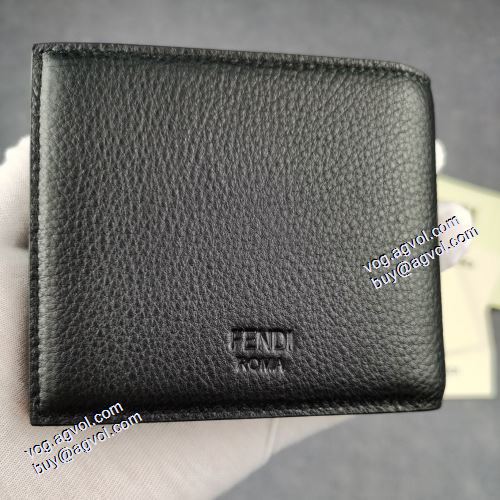  首胸ロゴ クリップウォレット 二つ折り財布 紙幣入れ FENDIコピー ブランド フェンディ FENDI 2021春夏 