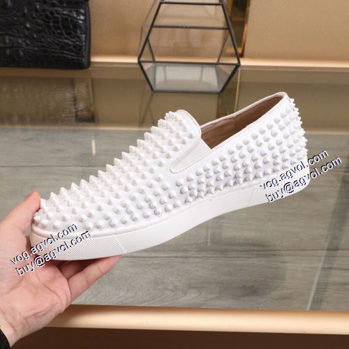 2021秋冬 日本未入荷モデル クリスチャンルブタンコピーブランド 3色可選 Christian Louboutin スタッズ フラットシューズ