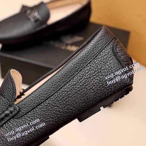 アルマーニブランドコピー 2021秋冬 フラットシューズ アルマーニ ARMANI ビット付き スリップオン 実用性に溢れるアイテム リゾートスタイル すべり防止