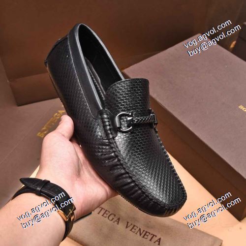 2021春夏 2色可選 ボッテガ ブランドコピー ブランド 紐なし ボッテガ ブランド BOTTEGA VENETA カジュアルシュッズ 着脱の簡単なスリップオンタイプ 魅力ファッション　