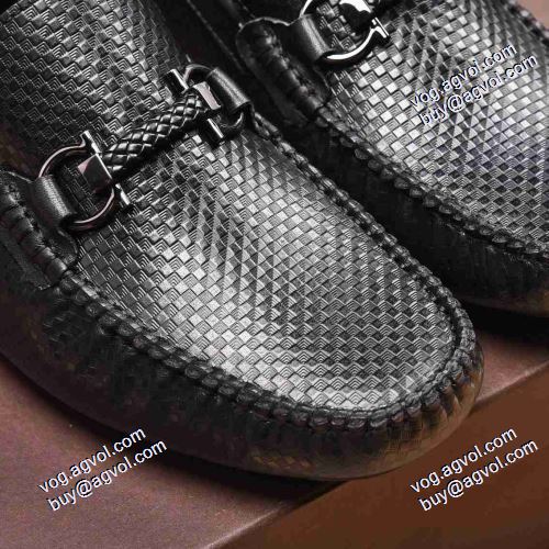 2021春夏 2色可選 ボッテガ ブランドコピー ブランド 紐なし ボッテガ ブランド BOTTEGA VENETA カジュアルシュッズ 着脱の簡単なスリップオンタイプ 魅力ファッション　